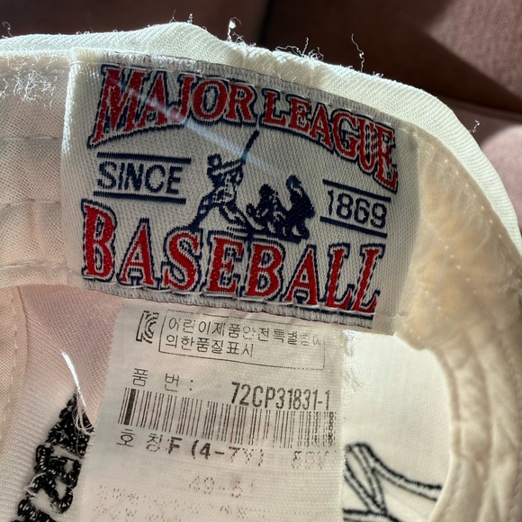 MLB Kids Baseball Cap – Korea Limited Edition, Rare Metal Ring Detail (4–7Y) - Picture 8 of 8